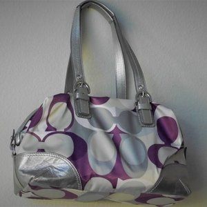 Coach bag: light and airy